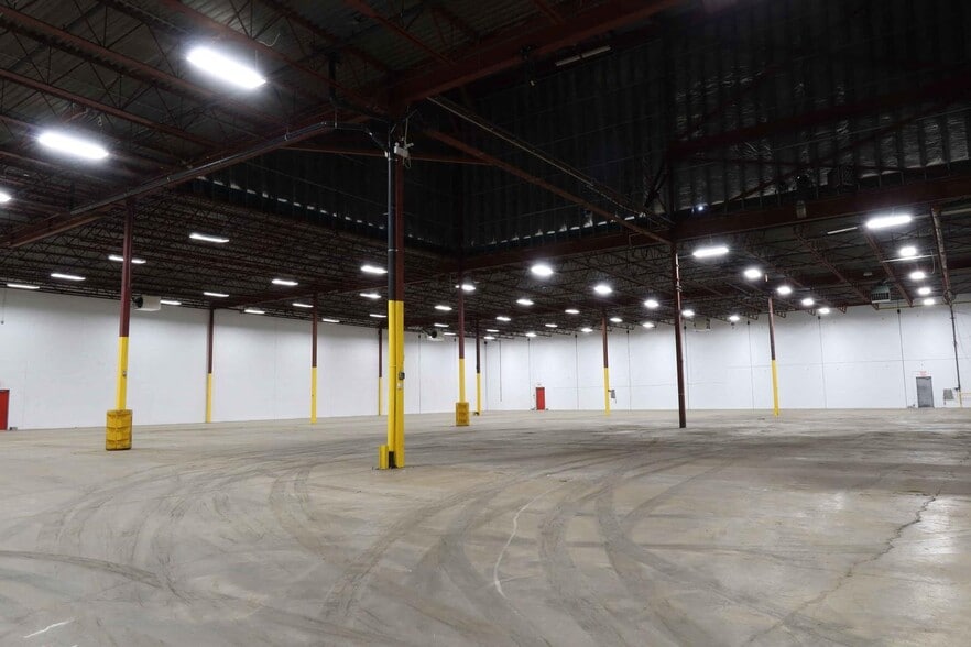 More Photos Of 880 Cliveden Ave, Delta Manufacturing For Lease