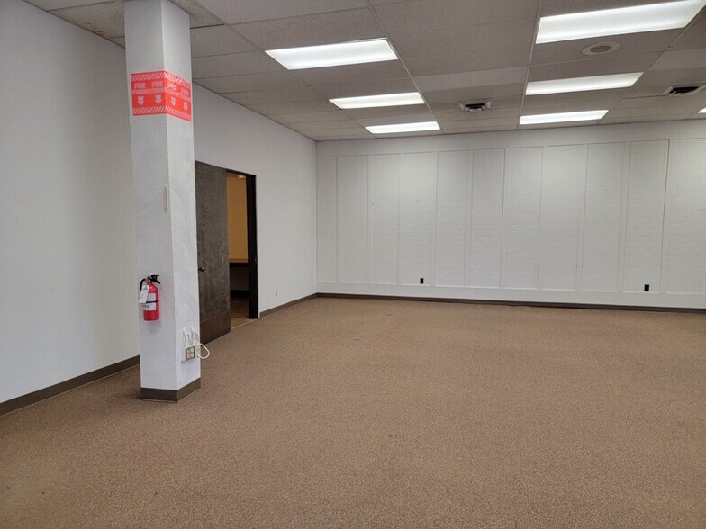 More Photos Of 707 S Main St, Lebanon Office For Sale