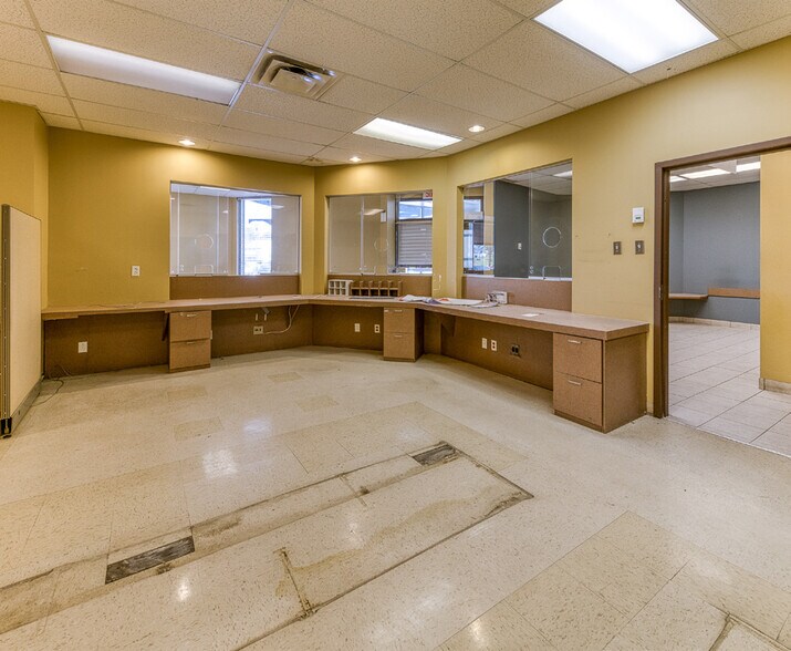 More Photos Of 420 Rte 138, Donnacona Storefront Retail Office For Lease