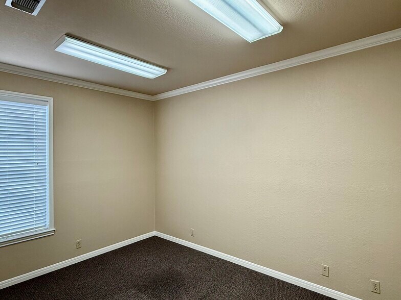 More Photos Of 12343 Hymeadow Dr, Austin Office For Lease