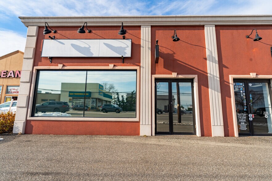 More Photos Of 4000 Austin Blvd, Island Park Storefront For Lease