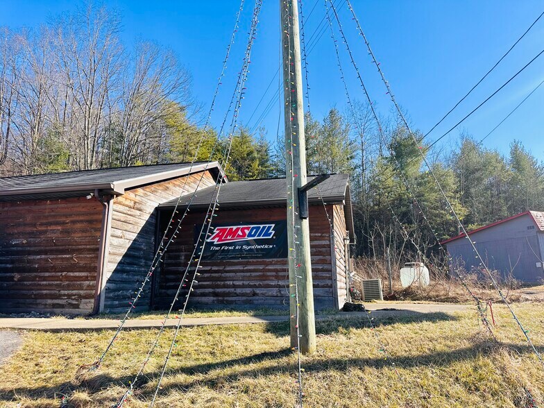 More Photos Of 178 Old Fayette rd, Oak Hill Showroom For Sale