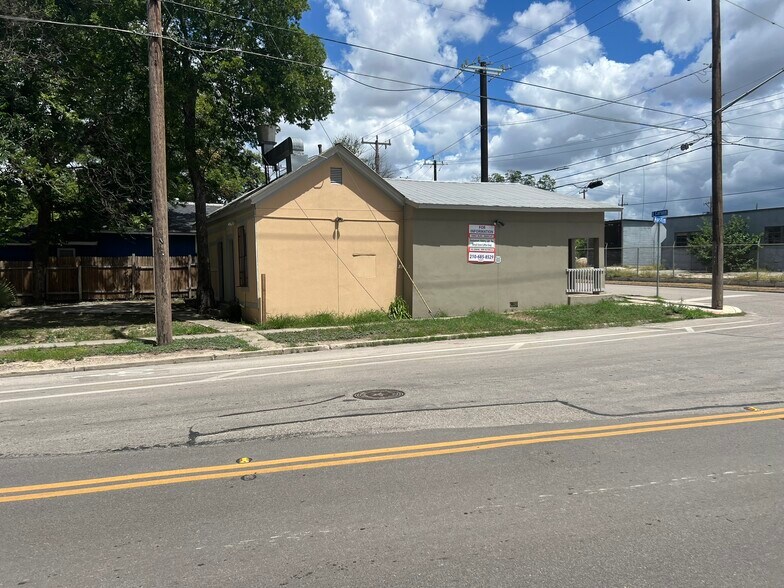 More Photos Of 101 E Carson St, San Antonio Restaurant For Sale