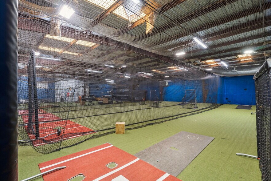 More Photos Of 320 S Tubb St, Oakland Warehouse For Sale