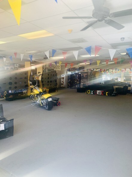 More Photos Of 46780 Clinton St, Indio Warehouse For Sale