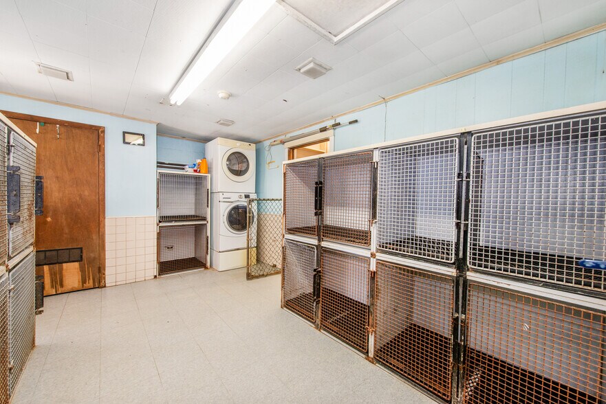 More Photos Of 8 Stonehedge Ln, Byram Township Veterinarian Kennel For Sale
