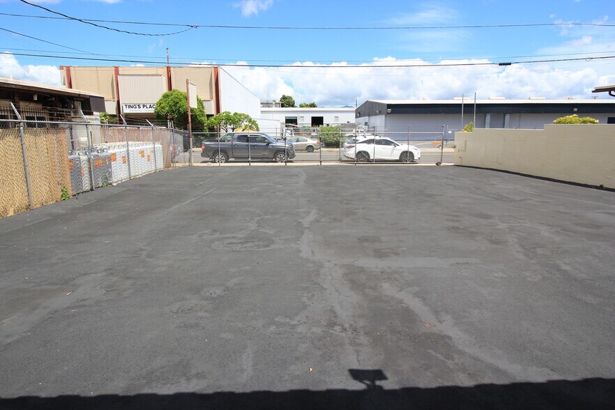 More Photos Of 94-170 Leoleo St, Waipahu Industrial For Sale