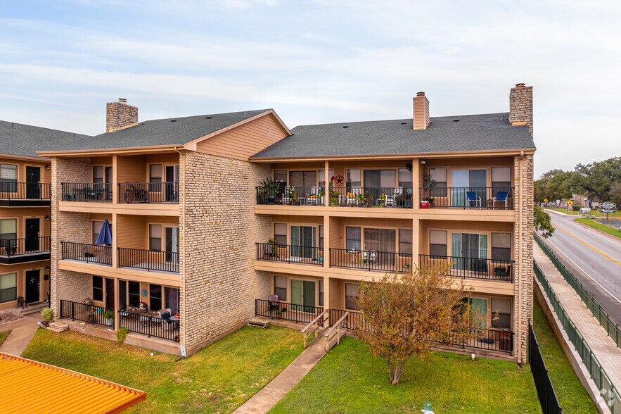 More Photos Of 401 E Pearl St, Granbury Apartments For Sale