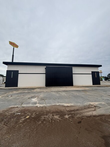 More Photos Of 251 Highway 49 N, Byron Restaurant For Lease