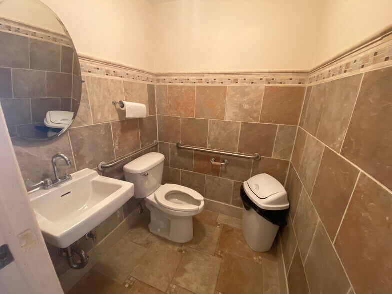 More Photos Of 352 86th St, Brooklyn Hospital For Lease