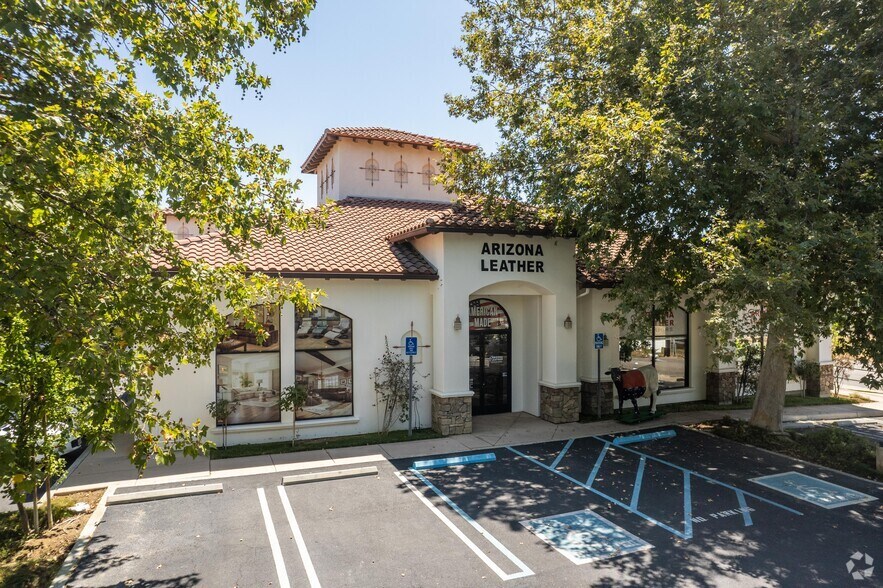 More Photos Of 28811 Canwood St, Agoura Hills Storefront Retail Office For Lease