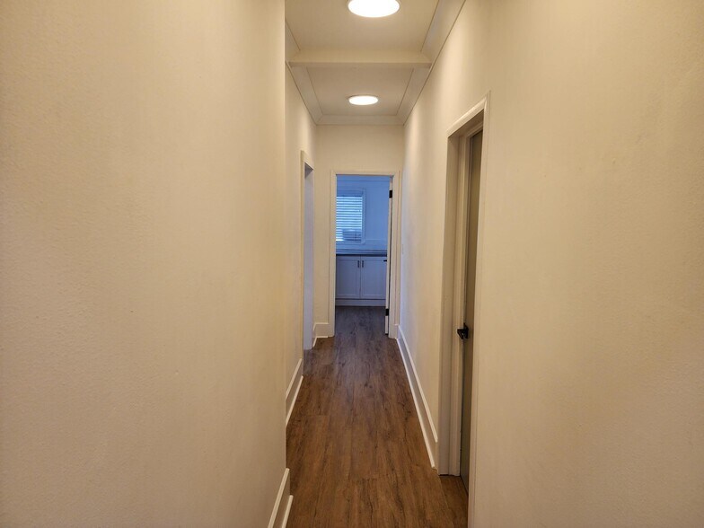 More Photos Of 2820 1st Ave N, Saint Petersburg Storefront Retail Office For Lease