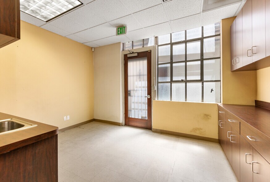 More Photos Of 28 N Los Robles Ave, Pasadena Office For Lease
