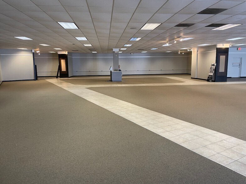 More Photos Of 3318 Mercer University Dr, Macon-Bibb Freestanding For Lease