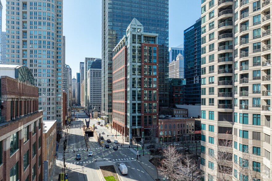More Photos Of 350 N LaSalle St, Chicago Office For Lease