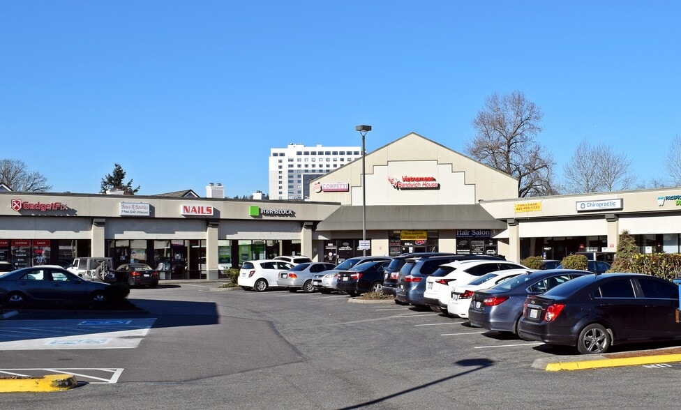 More Photos Of 640-680 Strander Blvd, Tukwila General Retail For Lease