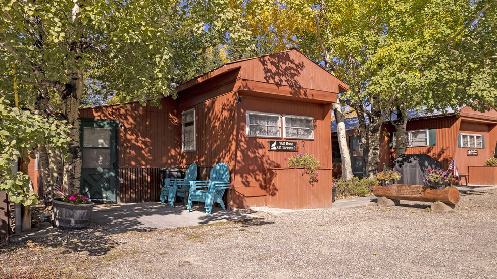 More Photos Of 225 N Geyser St, West Yellowstone Hotel For Sale
