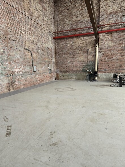 More Photos Of 5015-5025 Colorado Ave S, Seattle Warehouse For Lease