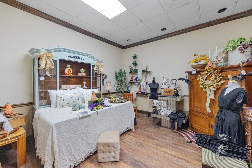 More Photos Of 120 N Main St, De Soto Storefront Retail Residential For Sale