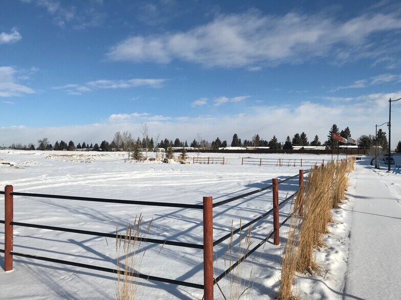 More Photos Of 25 Greenbriar Dr NW, Calgary Unknown For Lease