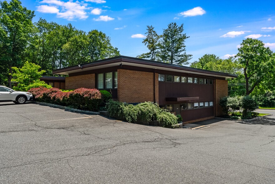 More Photos Of 8 Shunpike Rd, Madison Office For Sale