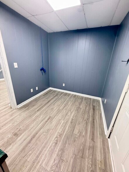 More Photos Of 1812 W D St, La Porte Truck Terminal For Lease