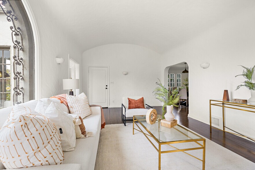 More Photos Of 1040 S Longwood Ave, Los Angeles Apartments For Sale