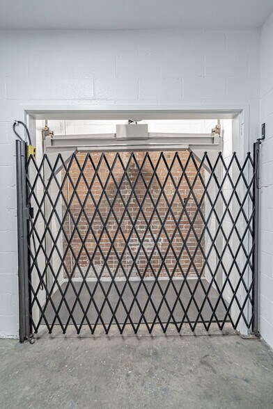 More Photos Of 27 NW Main St, Blackfoot Storefront Retail Office For Sale