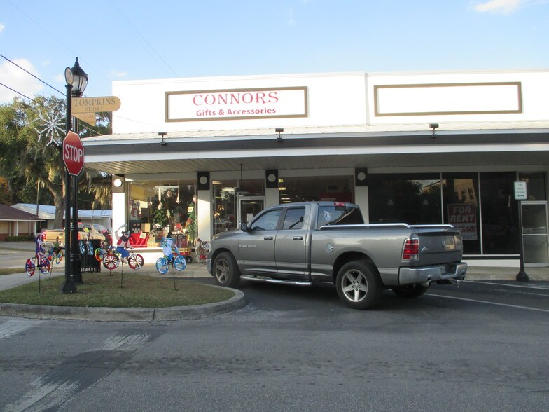 More Photos Of 200 W Tompkins St, Inverness General Retail For Lease