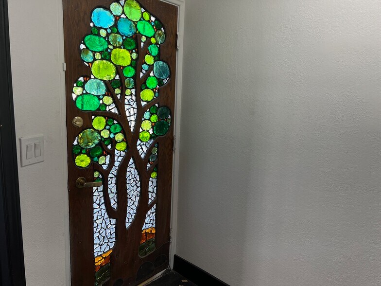 More Photos Of 530 S 7th St, Las Vegas Office Residential For Lease