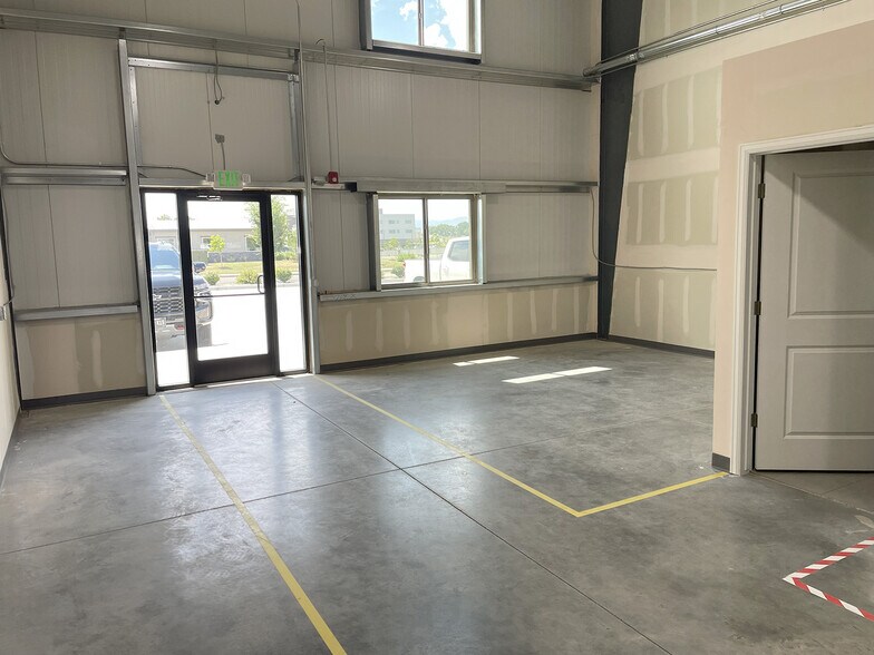 More Photos Of 1000 Champion Dr, Windsor Industrial For Lease