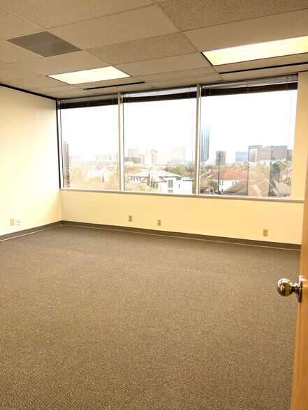 More Photos Of 3033 Chimney Rock Dr, Houston Office For Lease
