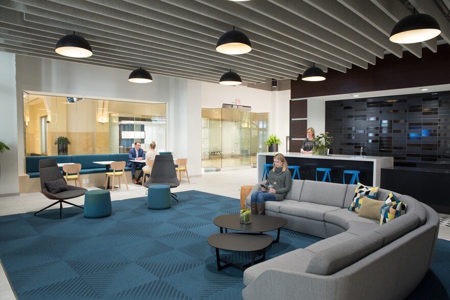 More Photos Of 800 LaSalle Ave, Minneapolis Office For Lease