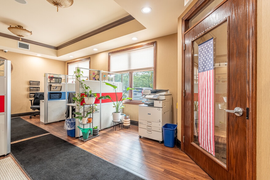 More Photos Of 16610 W 159th St, Lockport Medical For Sale