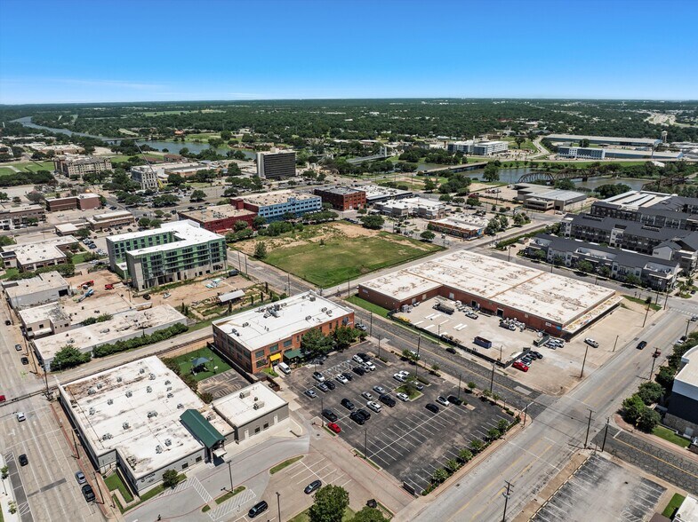 More Photos Of 401 S 3rd St, Waco Office For Sale