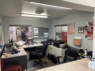 Primary Photo Of 629 E Pioneer Ave, Puyallup Auto Repair For Lease