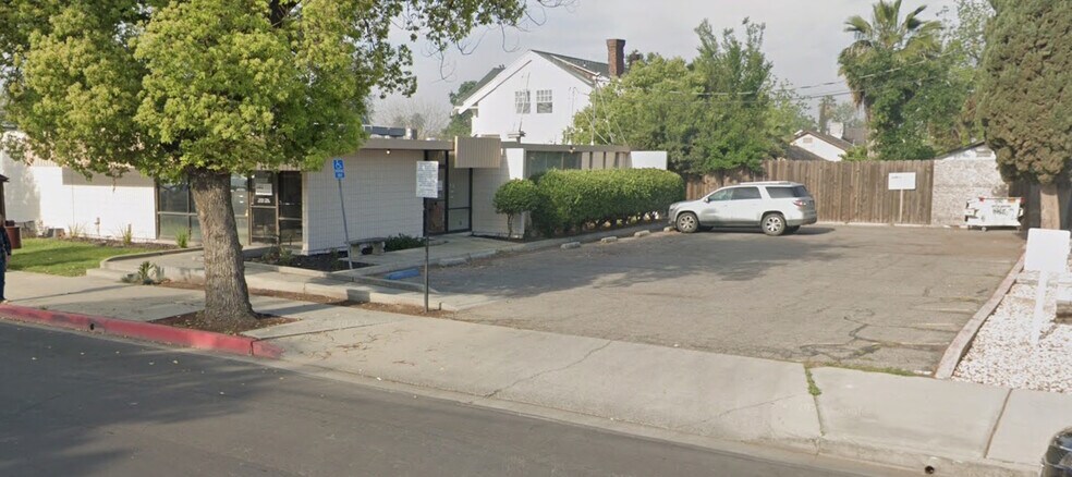 More Photos Of 1002 N Douty St, Hanford Office For Lease