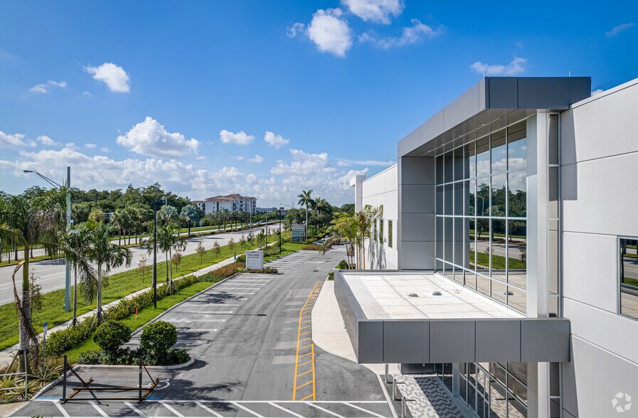 More Photos Of 3251 N State Rd 7, Margate Medical For Lease