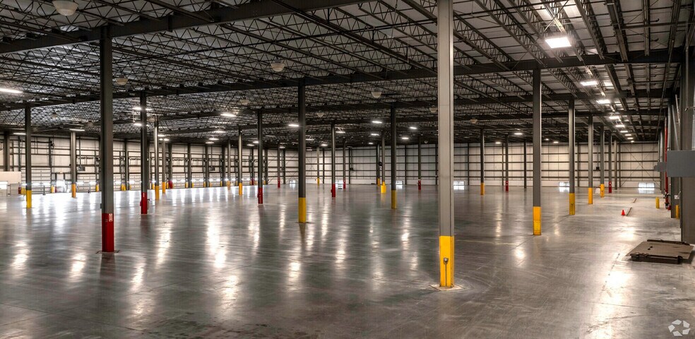 More Photos Of 851 E Maple St, Winter Garden Manufacturing For Lease