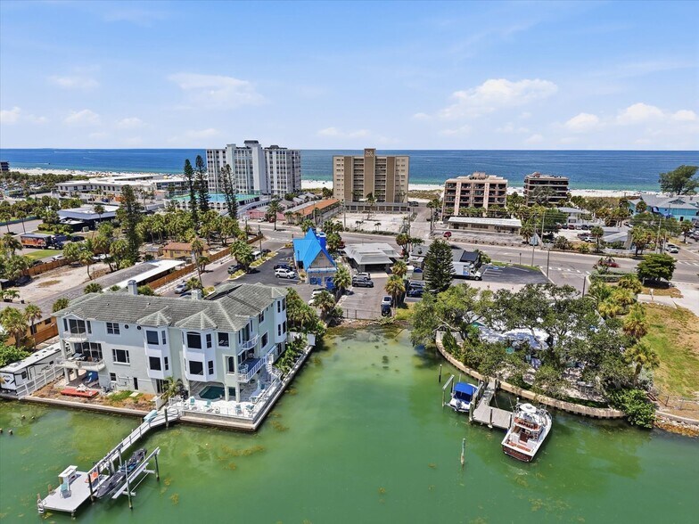 More Photos Of 5005 Gulf Blvd, Saint Petersburg Storefront For Sale
