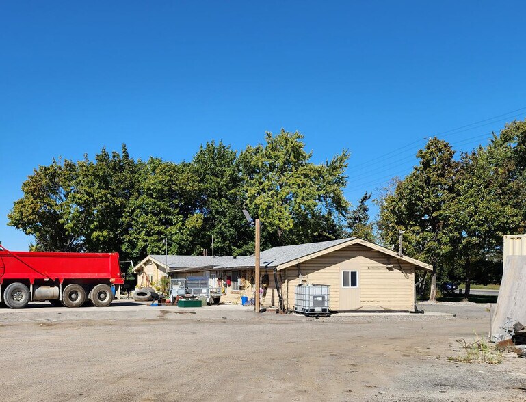 More Photos Of 8424 Goreway Dr, Brampton Office For Sale