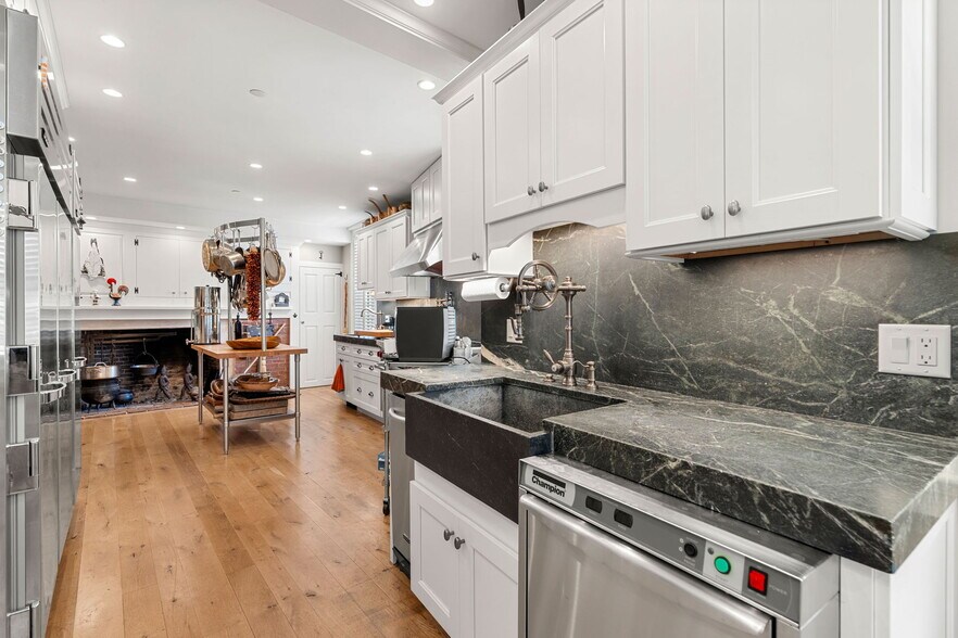 More Photos Of 314 Essex St, Salem Specialty For Sale