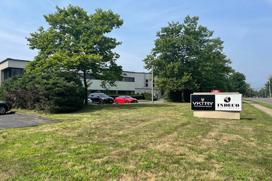 More Photos Of 135 Research Dr, Milford Warehouse For Lease