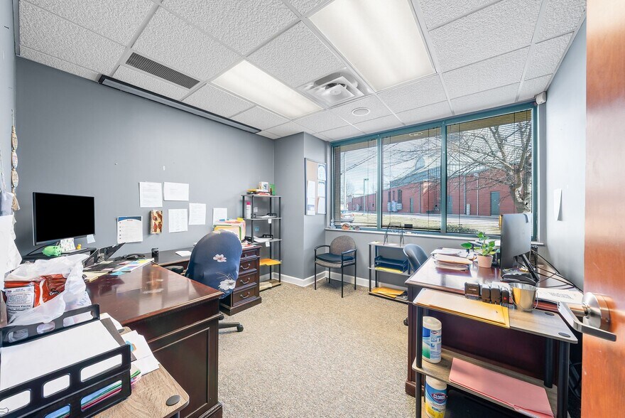 More Photos Of 112 Center Ct, Clarksville Office Residential For Sale