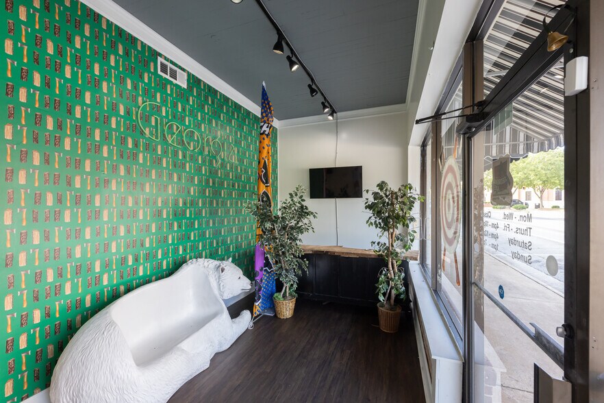 More Photos Of 106-108 N Church St, Thomaston Storefront For Sale