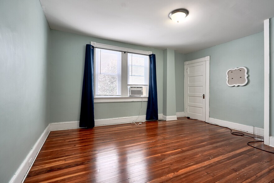More Photos Of 16-18 Sudbrook Ln, Pikesville Office Residential For Sale
