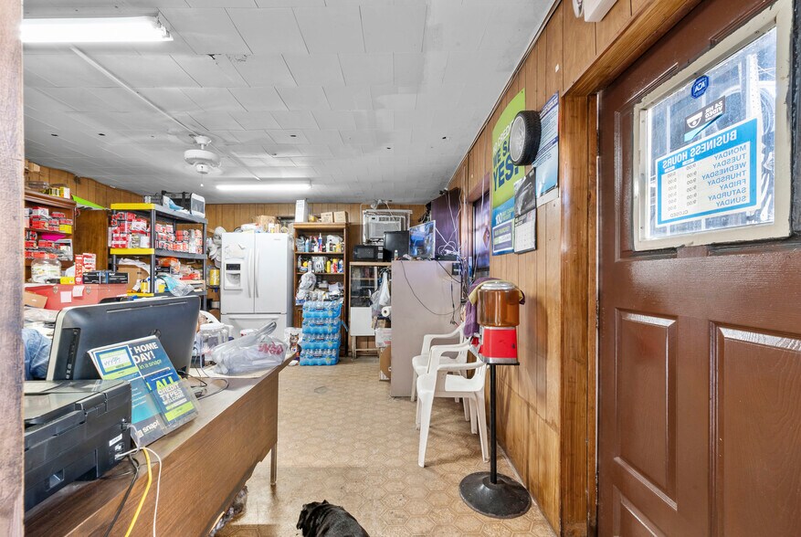 More Photos Of 3173 SE Railroad Ave, Stuart Service For Sale