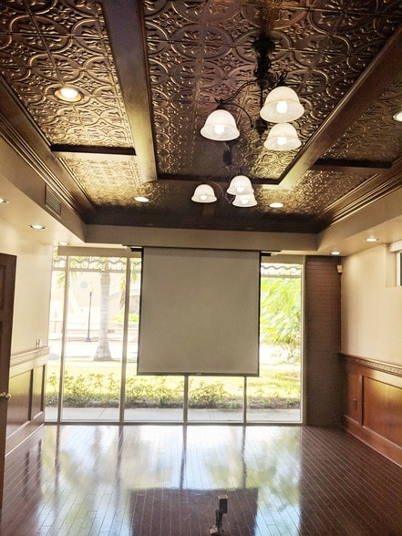 More Photos Of 2161 Mcgregor Blvd, Fort Myers Office For Sale