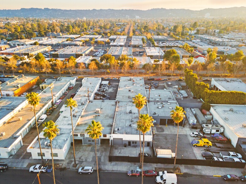More Photos Of 14768 Calvert St, Van Nuys Warehouse For Sale