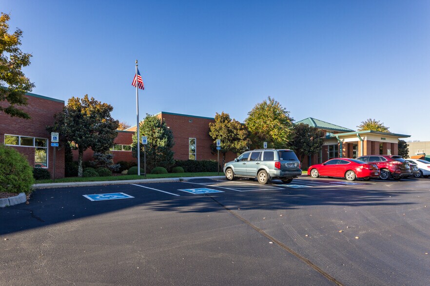 More Photos Of 10431 Wallace Alley St, Kingsport Office For Sale